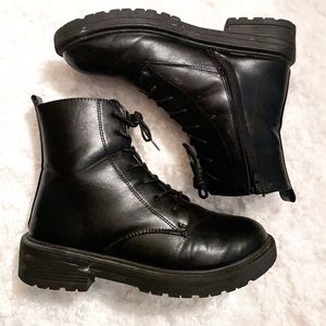 Combat boots